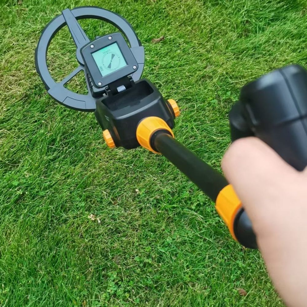 Professional Metal Detectors LCD Display Depth Indication Outdoor Treasure Hunting Device Easy to Use for Adults Kids