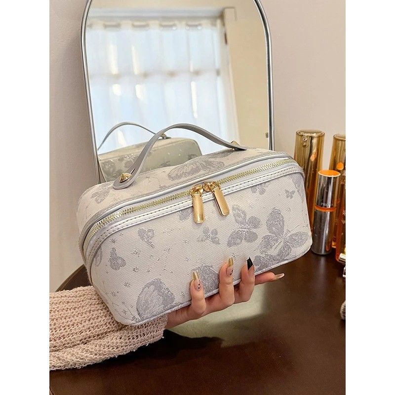 ✨ Large Capacity 3D Makeup Bag | Jacquard Fabric + Metal Zipper | Multi-Compartment Organizer, Fits Full Skincare & Makeup for Commute & Travel!/WHITE