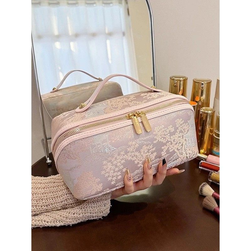 ✨ Large Capacity 3D Makeup Bag | Jacquard Fabric + Metal Zipper | Multi-Compartment Organizer, Fits Full Skincare & Makeup for Commute & Travel!/WHITE
