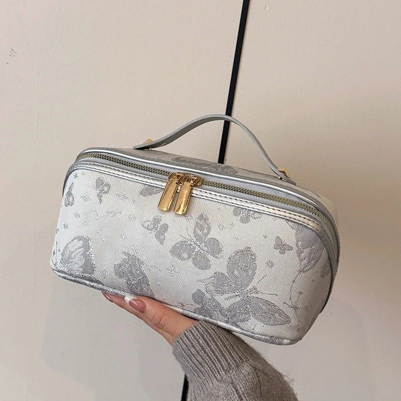 ✨ Large Capacity 3D Makeup Bag | Jacquard Fabric + Metal Zipper | Multi-Compartment Organizer, Fits Full Skincare & Makeup for Commute & Travel!/WHITE