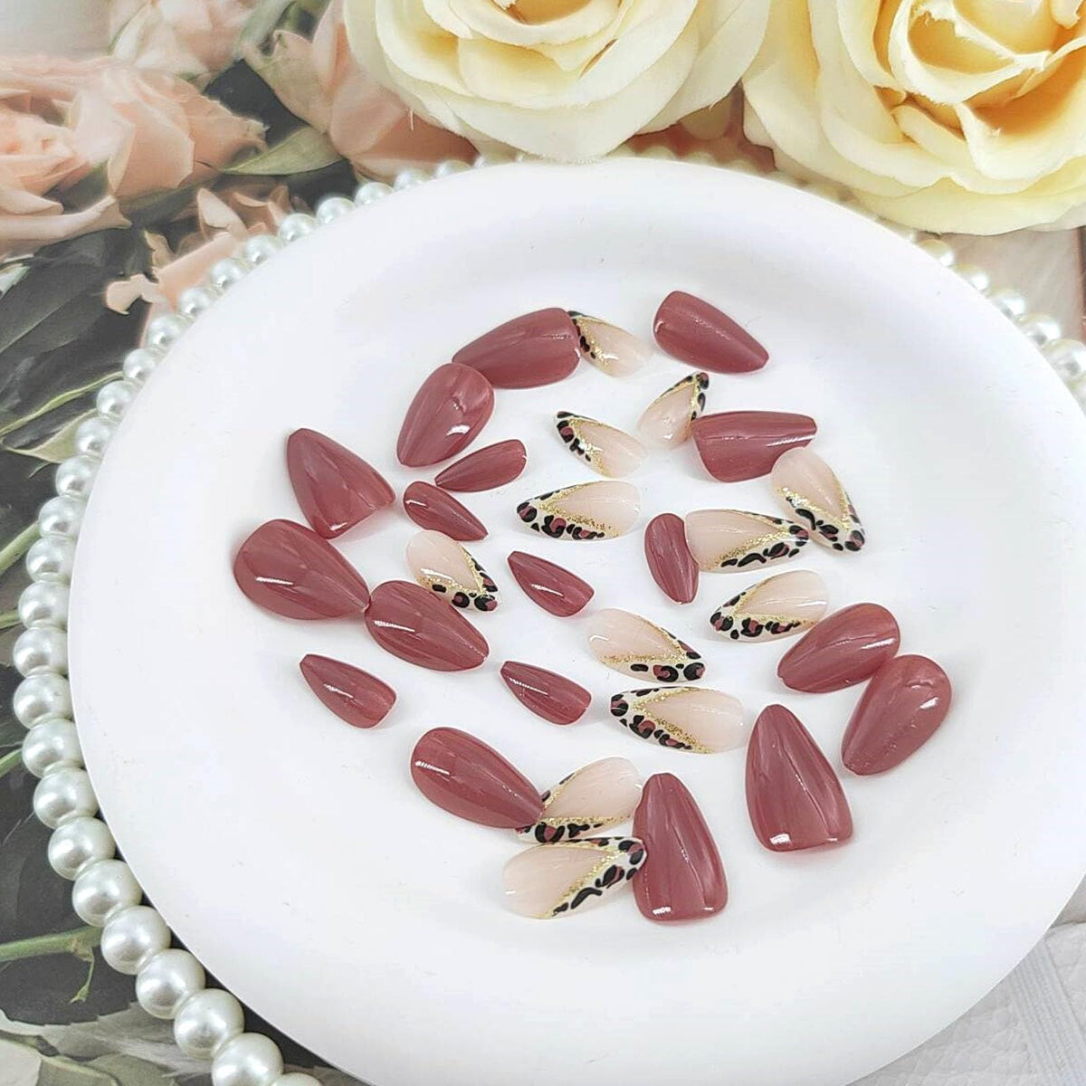 24pcsGlossy Almond Fake Nails for Everyday Wear, Parties, and DIY Nail Art Looks (Brown)