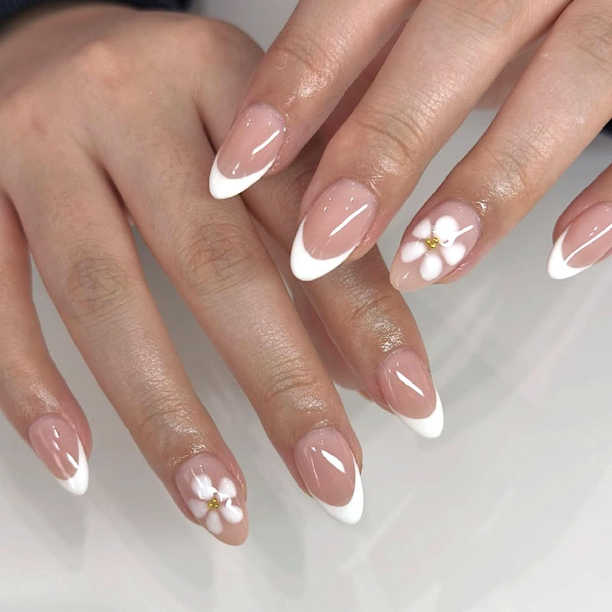 24pcsElegant Almond Fake Nails, Perfect for Daily Wear, Parties & Special Occasions (light pink)