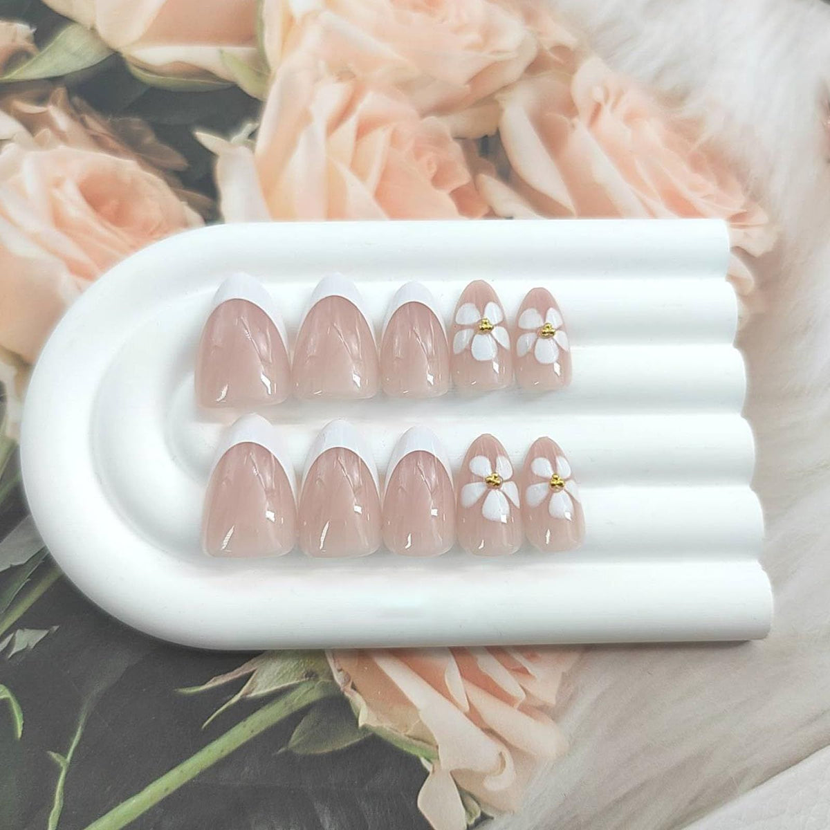 24pcsElegant Almond Fake Nails, Perfect for Daily Wear, Parties & Special Occasions (light pink)