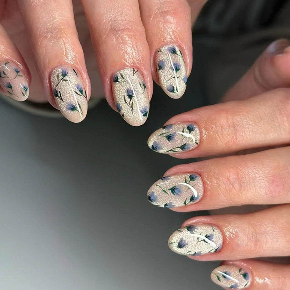 24pcsCute Reusable Press-On Nails With Floral Design For Daily Wear, Events, And Special Occasions (Light Beige)